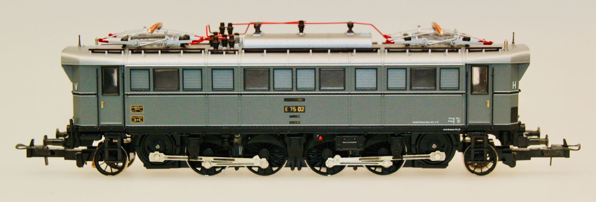 Trix 22432 - Trix - E-Lok E75 02 DRG Ep.II grau RP25 Radsätze H0/GL